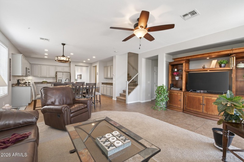 14_7135_W_Desert_Mirage_Dr14_mls