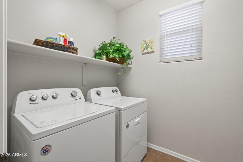 47_7135_W_Desert_Mirage_Dr47_mls