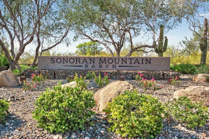 69_7135_W_Desert_Mirage_Dr69_mls