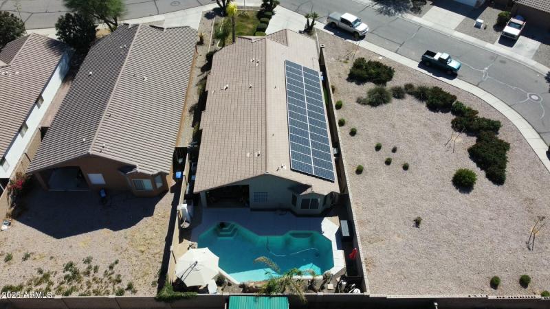 No neighbors to side