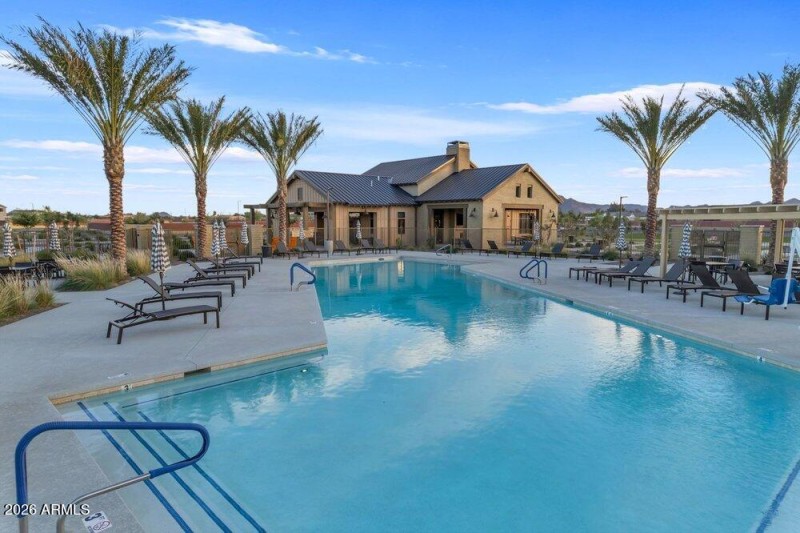 003_85-web-or-mls-253_a4m_ap_590