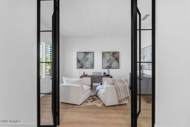 006_8-web-or-mls-022_a4m_ap_542