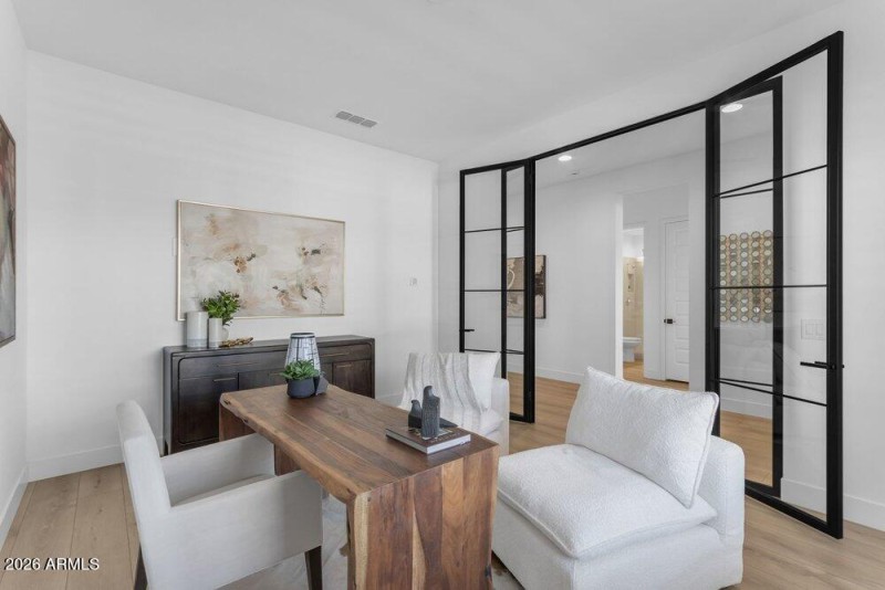 008_10-web-or-mls-028_a4m_ap_453