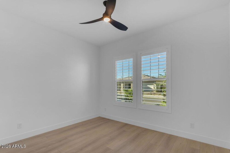 010_14-web-or-mls-040_a4m_ap_298