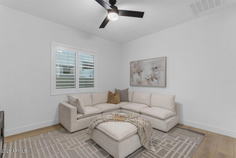 021_34-web-or-mls-100_a4m_ap_677