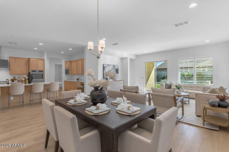 025_37-web-or-mls-109_a4m_ap_963