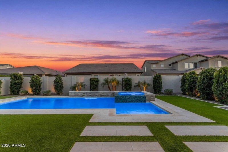 048_90-web-or-mls-506_a4m_tw_855