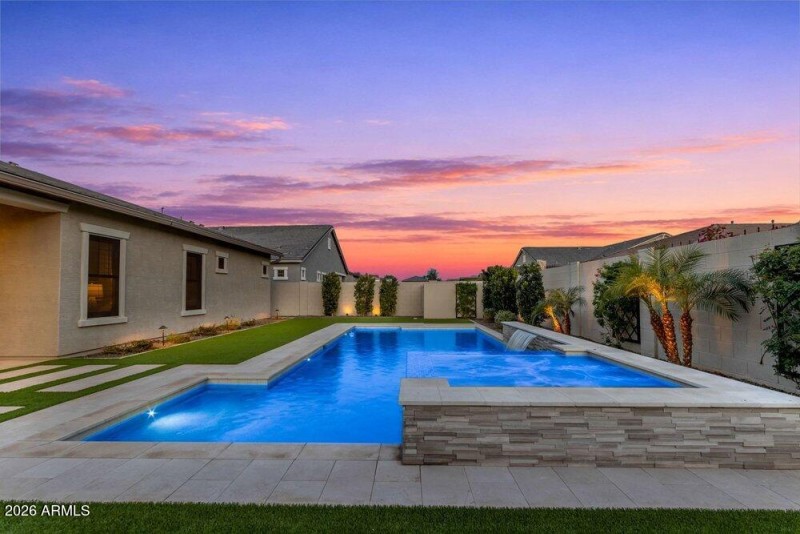 050_89-web-or-mls-503_a4m_tw_744