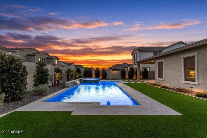 051_92-web-or-mls-512_a4m_tw_904