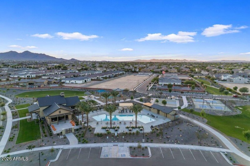 056_86-web-or-mls-256_a4m_ap_307