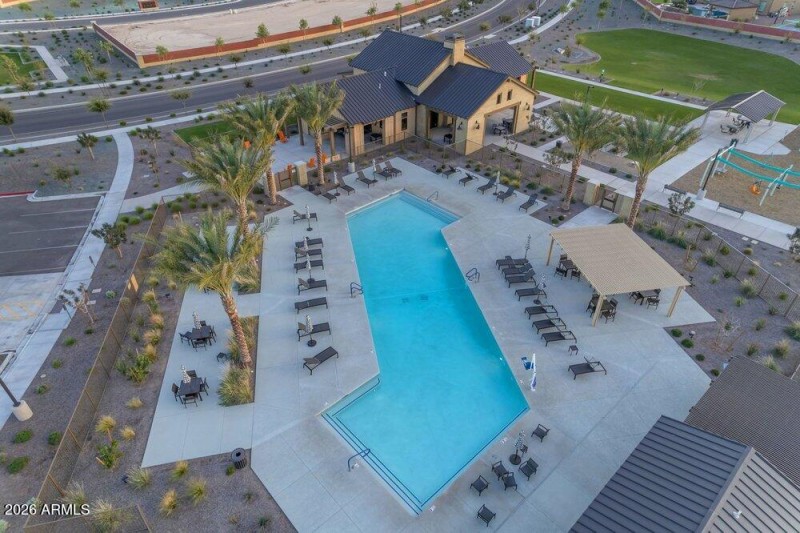 057_84-web-or-mls-250_a4m_ap_523