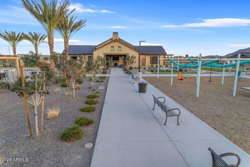 061_81-web-or-mls-241_a4m_ap_51