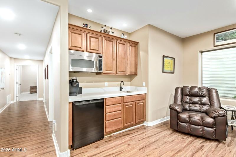 Wet bar/Kitchenette