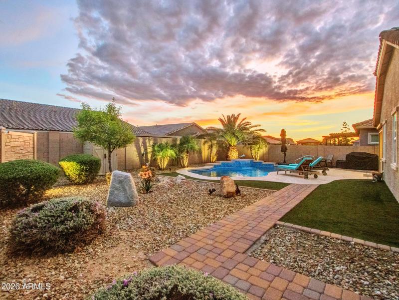 02-Evening_Backyard-and-Pool-(2)