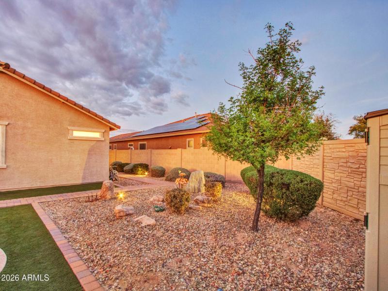 02-Evening_Backyard-and-Pool-(6)