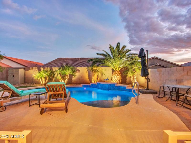 02-Evening_Backyard-and-Pool-(10)