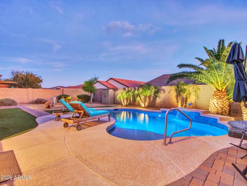 02-Evening_Backyard-and-Pool-(11)