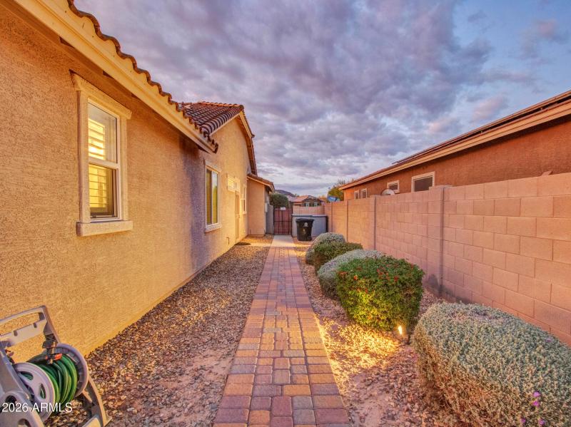 03-Evening_Side-yard-Casita-Entrance-(1)