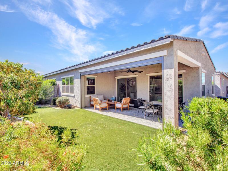 11-Back-patio-and-yard-(4)