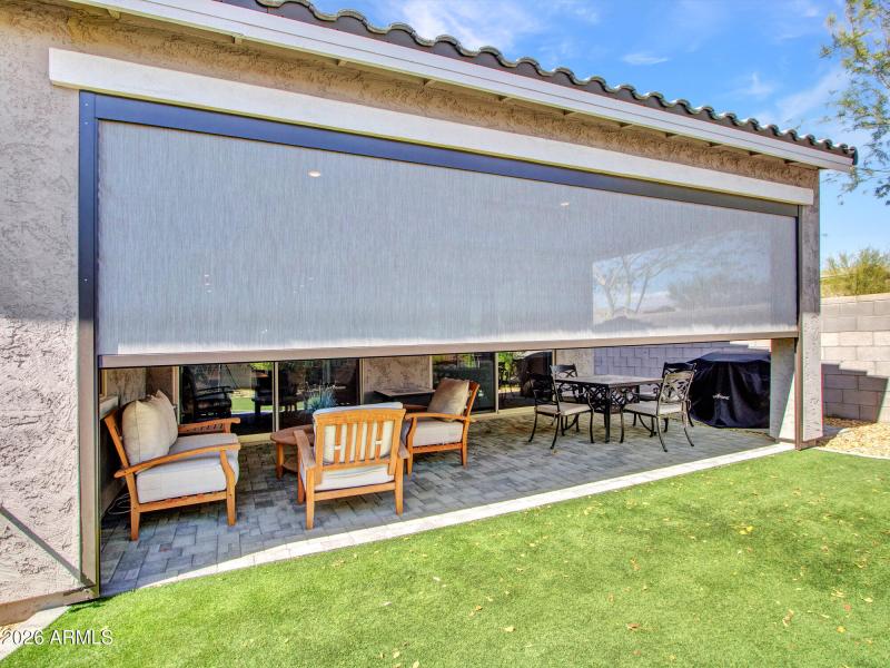 11-Back-patio-and-yard-(7)