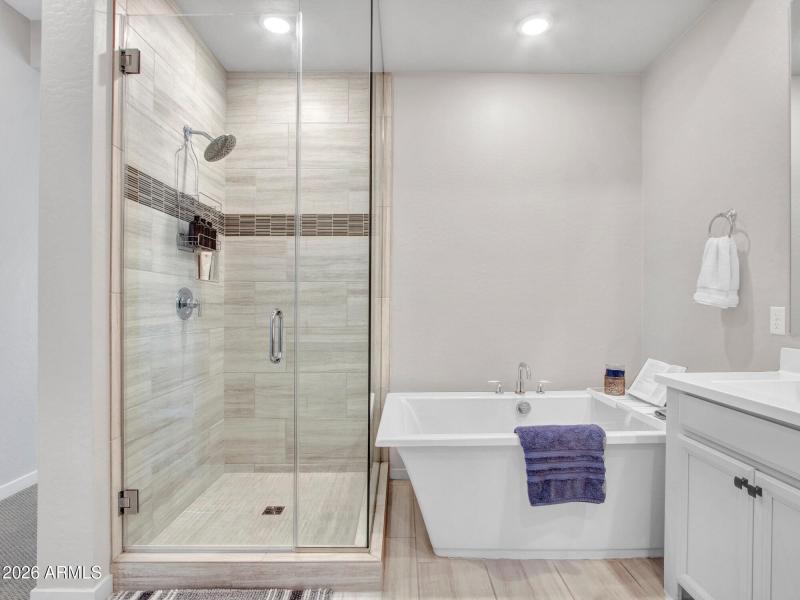 12-Primary-bedroom-(5)