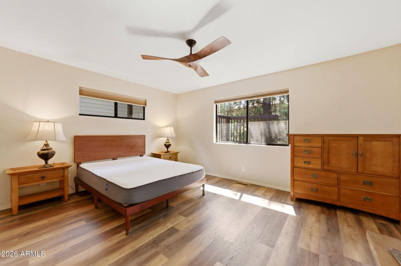 19-Primary Bedroom (1)