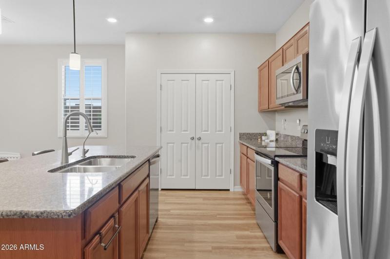 8-web-or-mls-16640 E Jean Dr-8