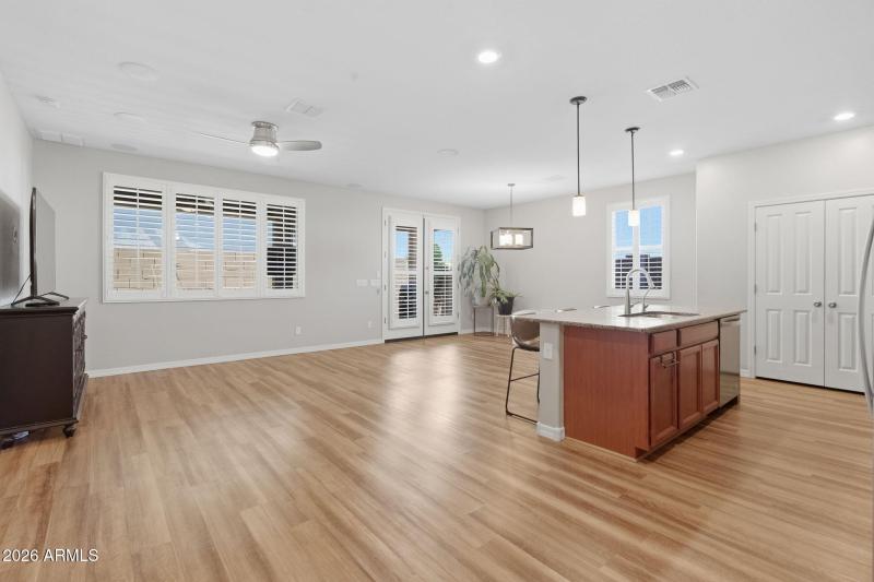 4-web-or-mls-16640 E Jean Dr-4