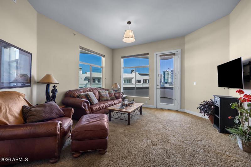 945 E Playa Del Norte Dr #5016-8