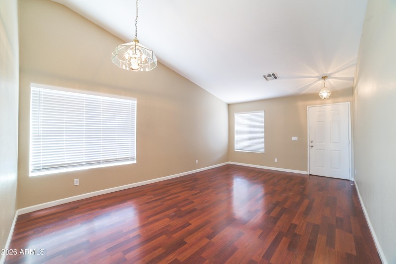 1006789.16118 W BUCHANAN ST - Dining Roo