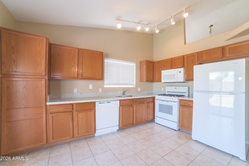 1006789.16118 W BUCHANAN ST - Kitchen