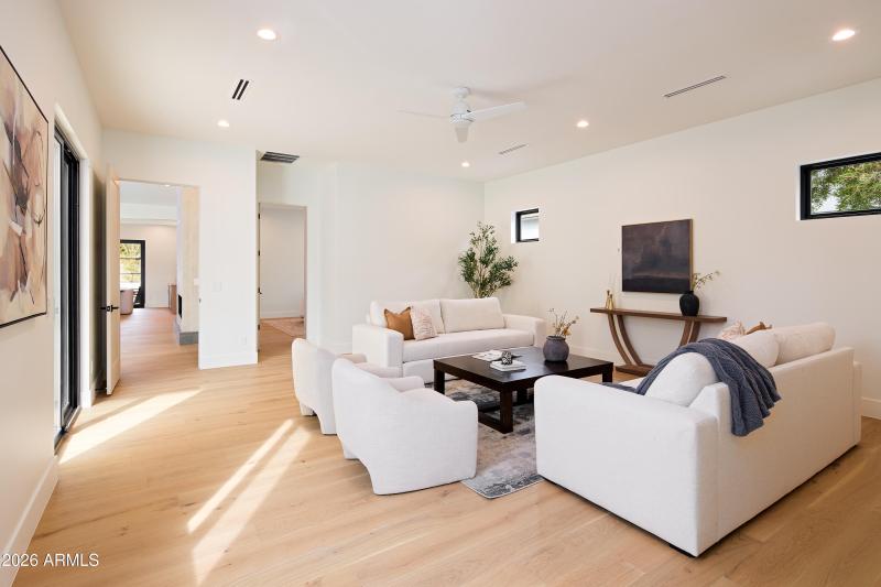 PropertyImageCo_2901EPiersonSt_WEB_11