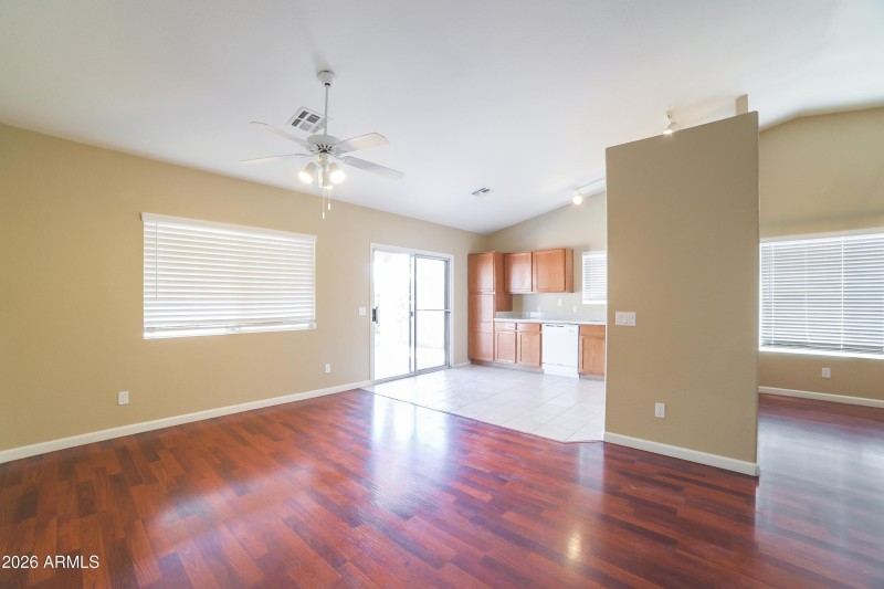 1006789.16118 W BUCHANAN ST - Living Roo