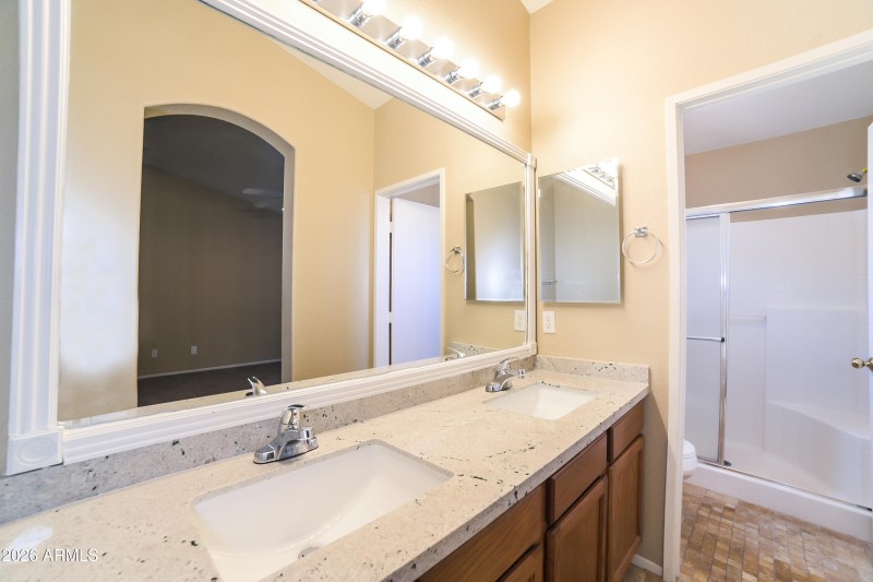 1006789.16118 W BUCHANAN ST - Main Bathr