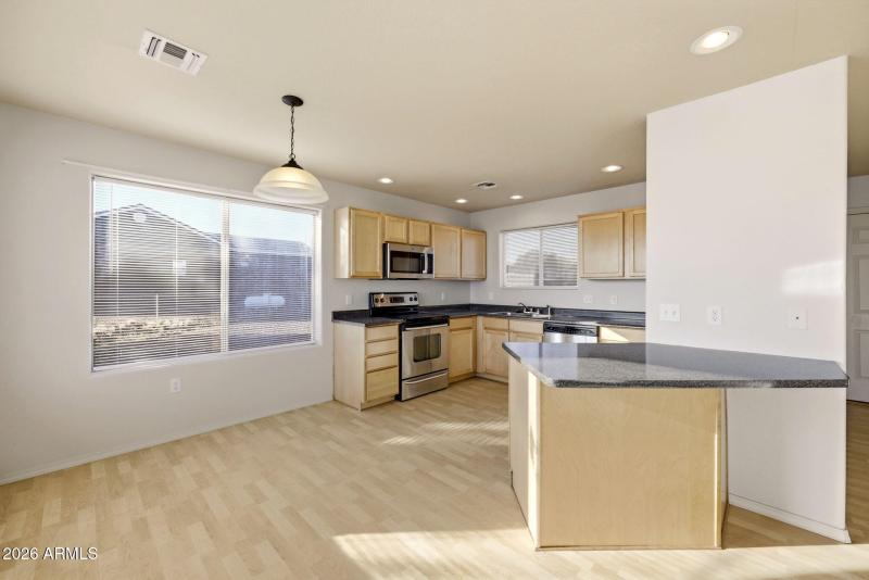 1975VillageDr-ShowLowAZ-6