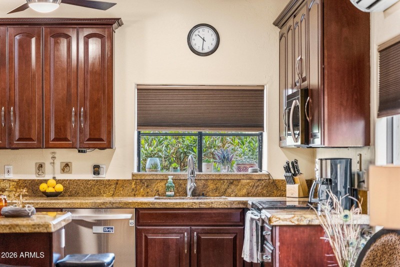 Kitchen w_Garden window