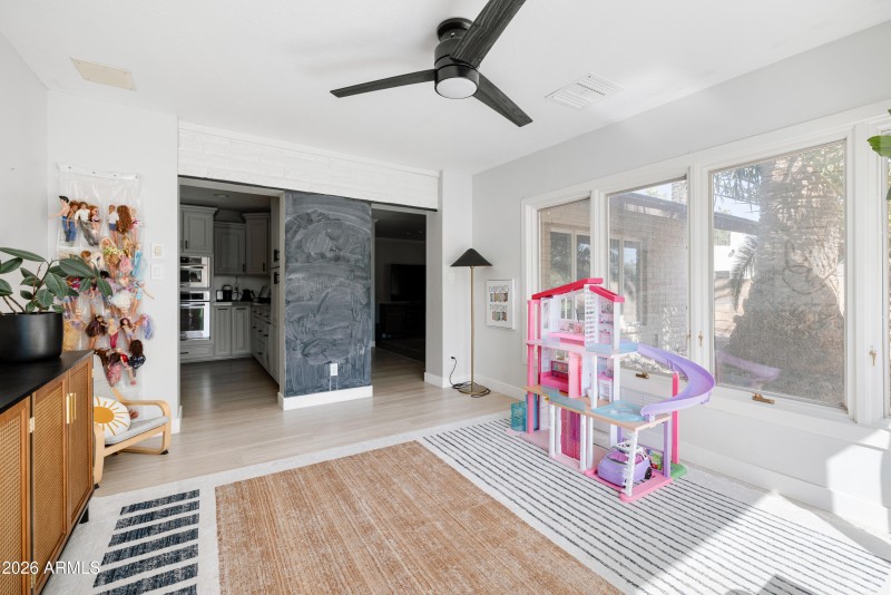 Den/Playroom_Photo_2