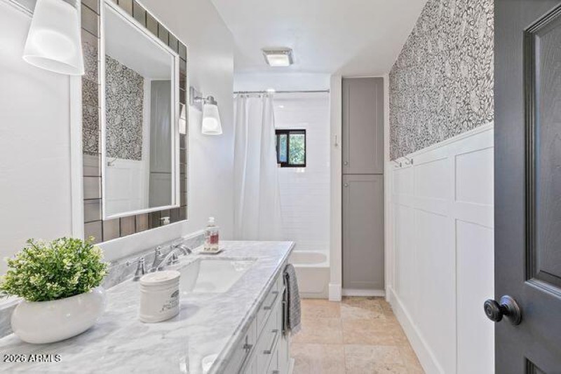 1109 Frier Pic- Hall bath