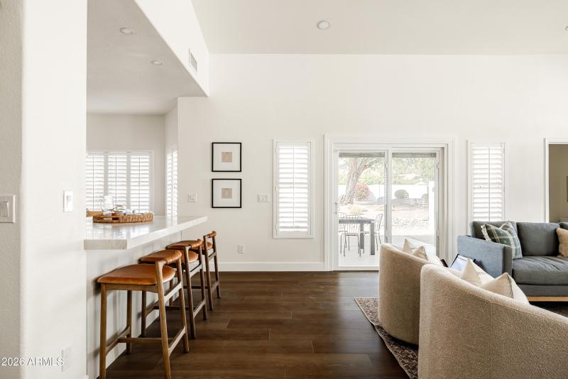 Eat-in breakfast bar