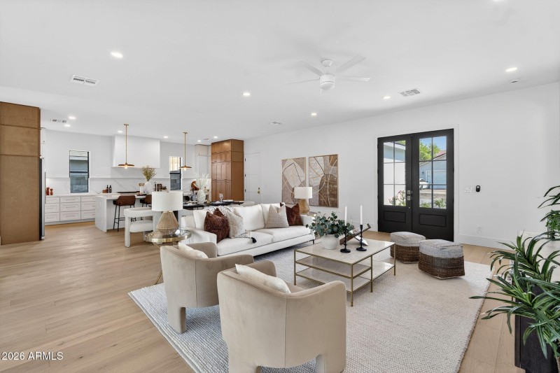 6-web-or-mls-336818 N 13th St