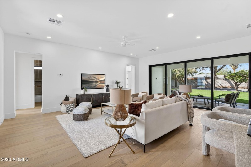 8-web-or-mls-356818 N 13th St