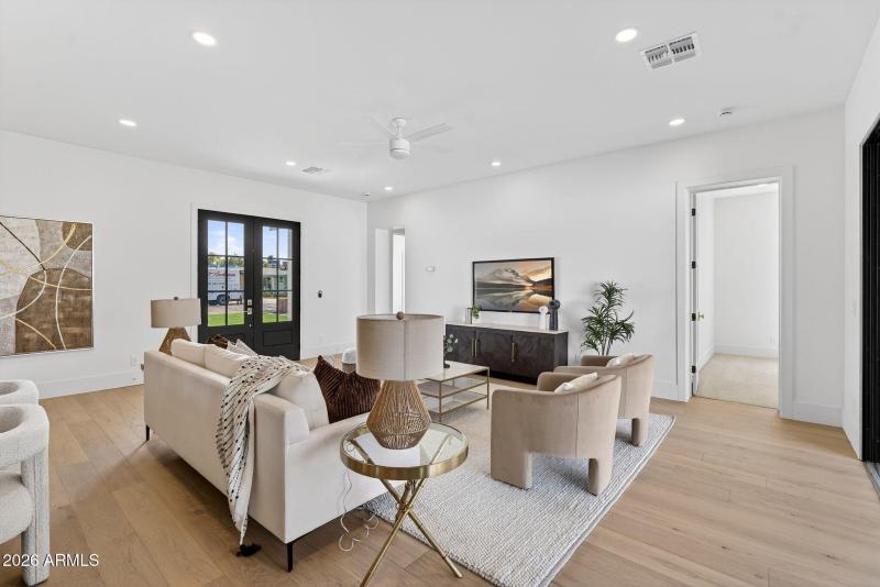 10-web-or-mls-376818 N 13th St