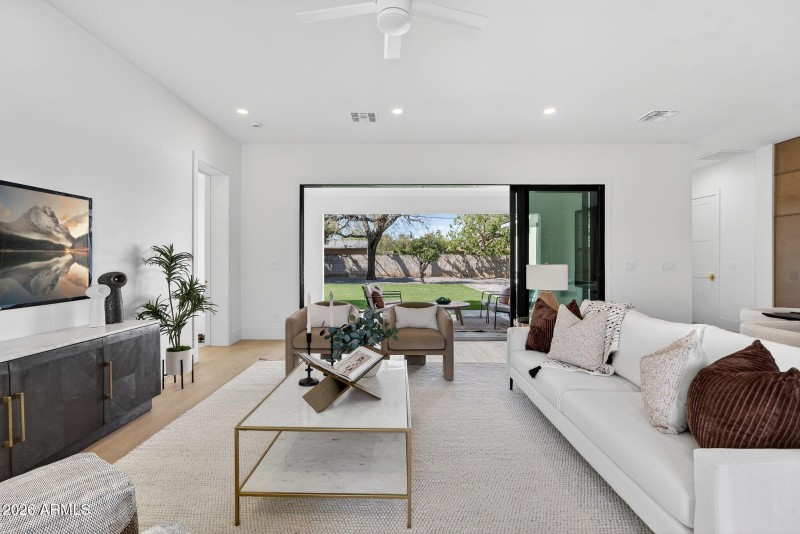 12-web-or-mls-396818 N 13th St