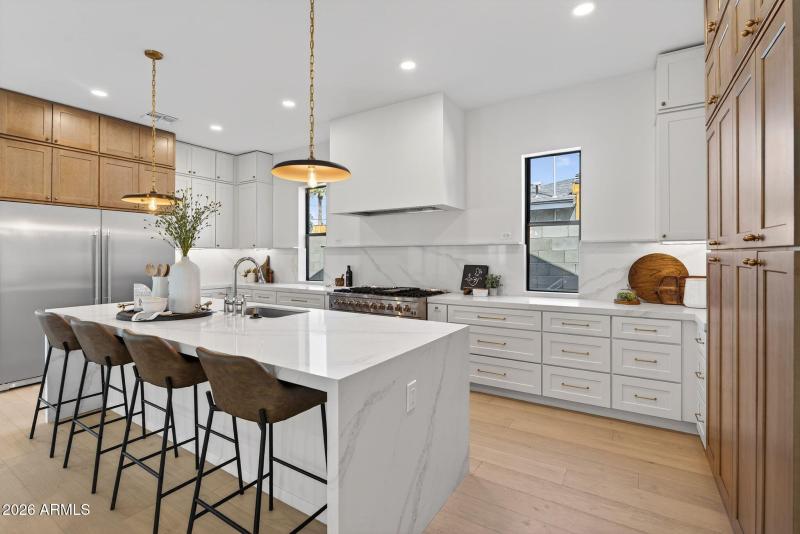 13-web-or-mls-436818 N 13th St