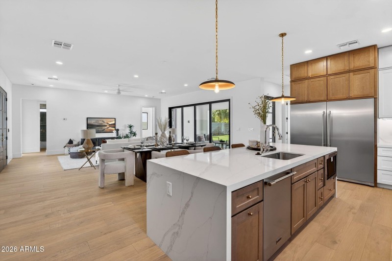 16-web-or-mls-466818 N 13th St