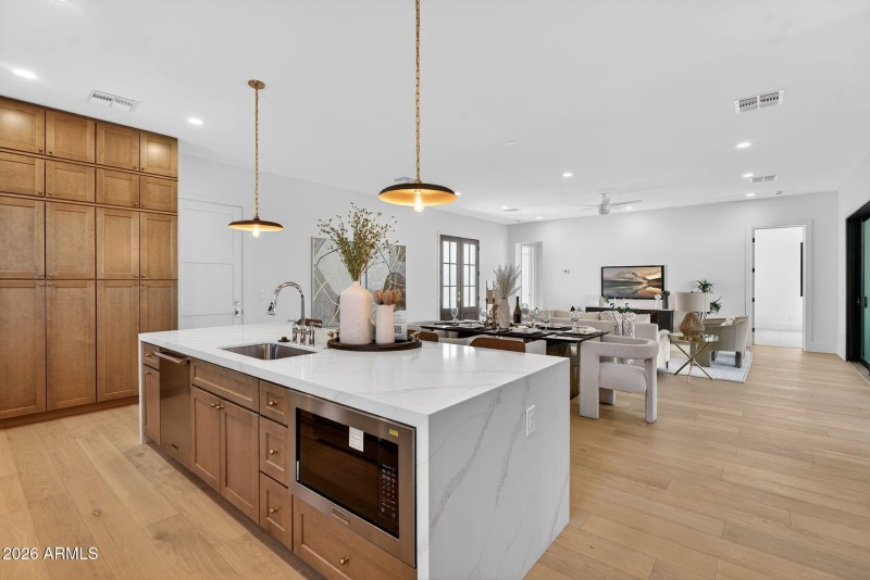 17-web-or-mls-456818 N 13th St