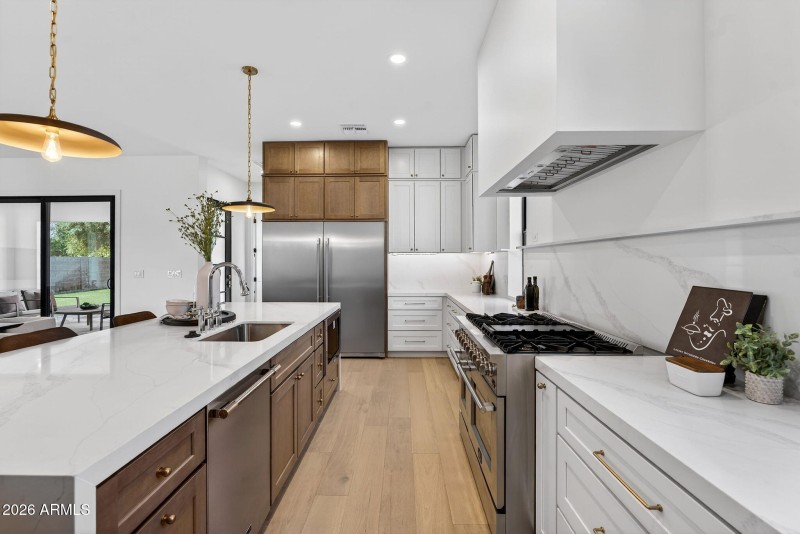 18-web-or-mls-476818 N 13th St