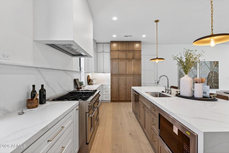 19-web-or-mls-486818 N 13th St