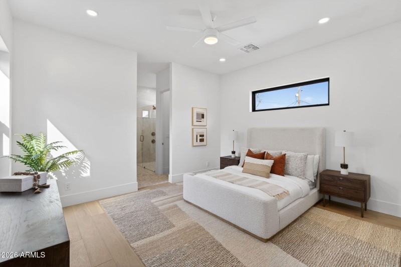 26-web-or-mls-196818 N 13th St