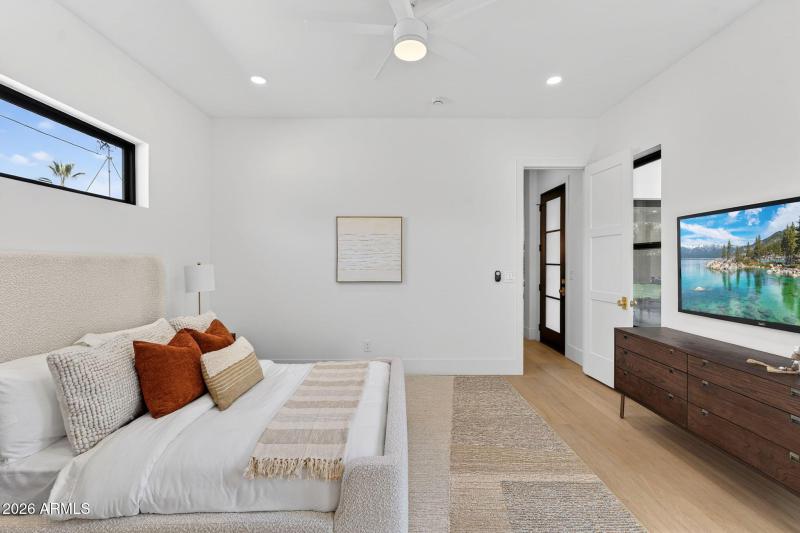 28-web-or-mls-256818 N 13th St